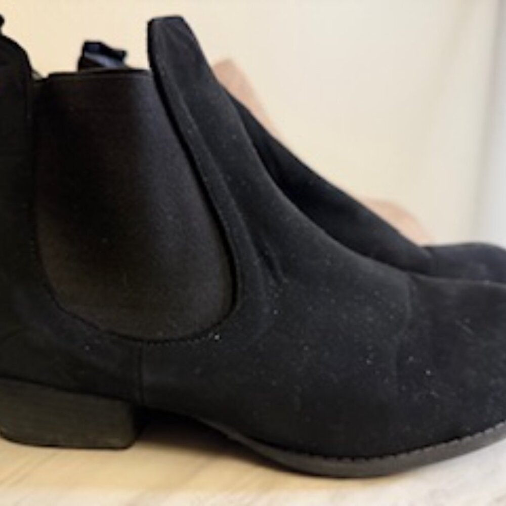 2 Pairs Top Moda Booties - Picture 3 of 5